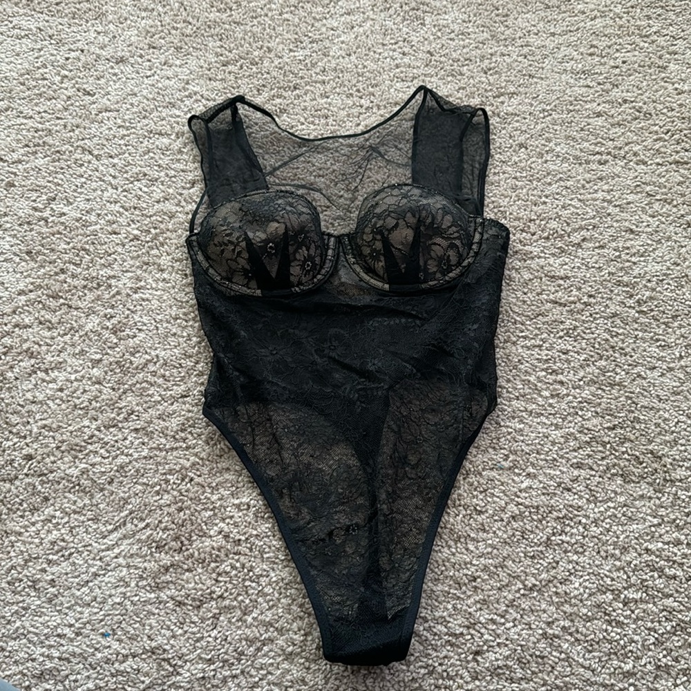 VS LACE BODYSUIT/LINGERIE